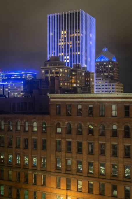 Appartamento King Bed W/ Panoramic Views Of Dt! Rochester Esterno foto