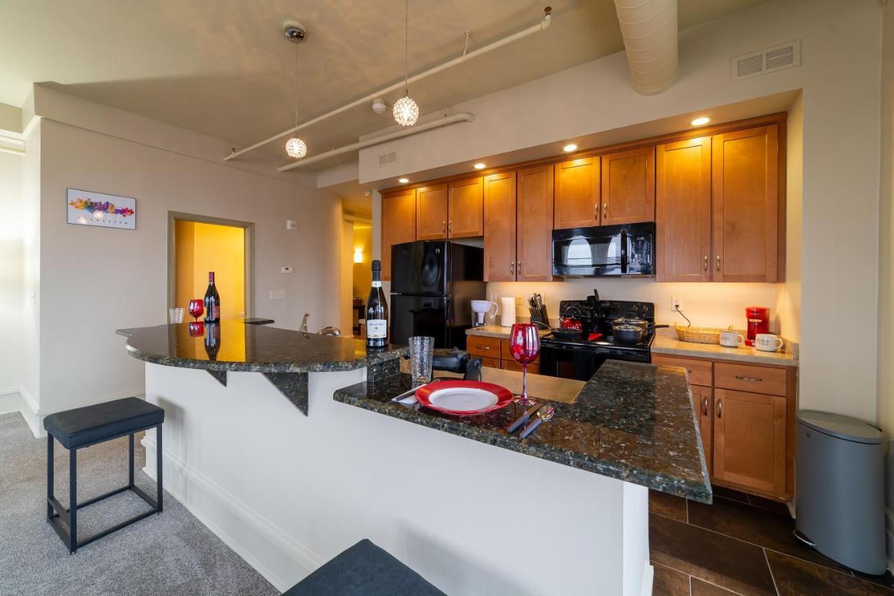 Appartamento King Bed W/ Panoramic Views Of Dt! Rochester Esterno foto