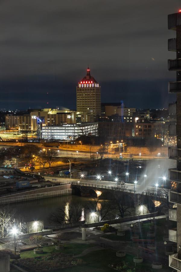 Appartamento King Bed W/ Panoramic Views Of Dt! Rochester Esterno foto